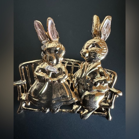 Accessories - Gold Bunny Couple Brooch